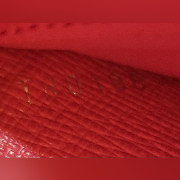 Louis Vuitton EPI twist - Picture 5 of 5